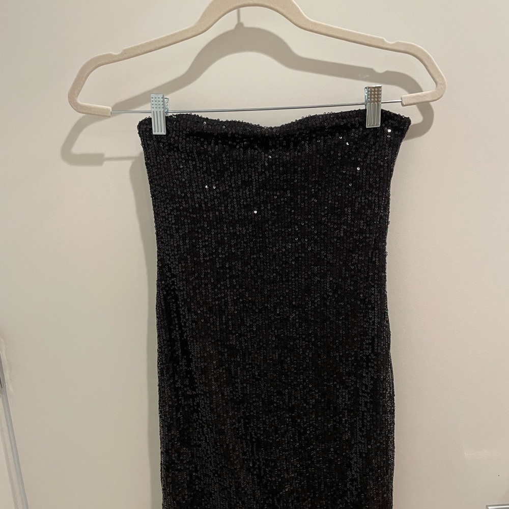 Black sequins dress with matching gloves